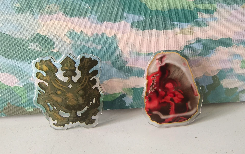 Two museum-shaped souvenir phone stands