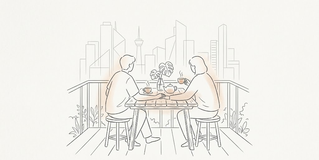 两人在城市阳台上围桌喝茶交流的线描图